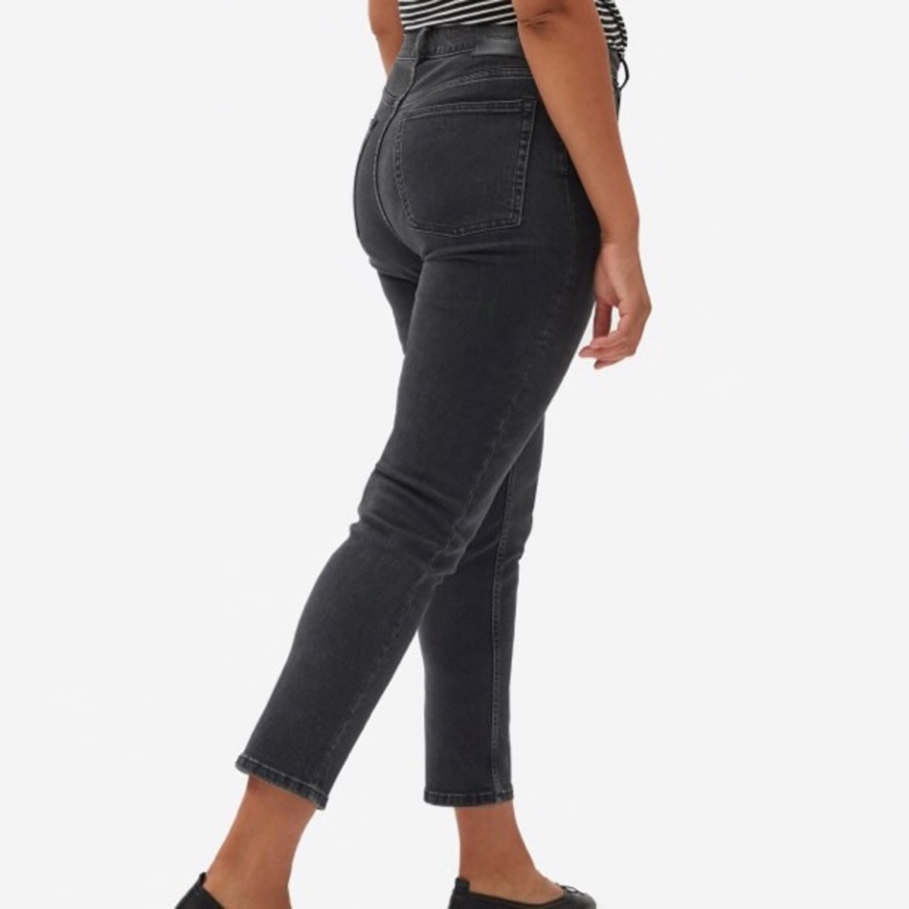 Everlane Curvy Cheeky Straight Jean- Washed Black
